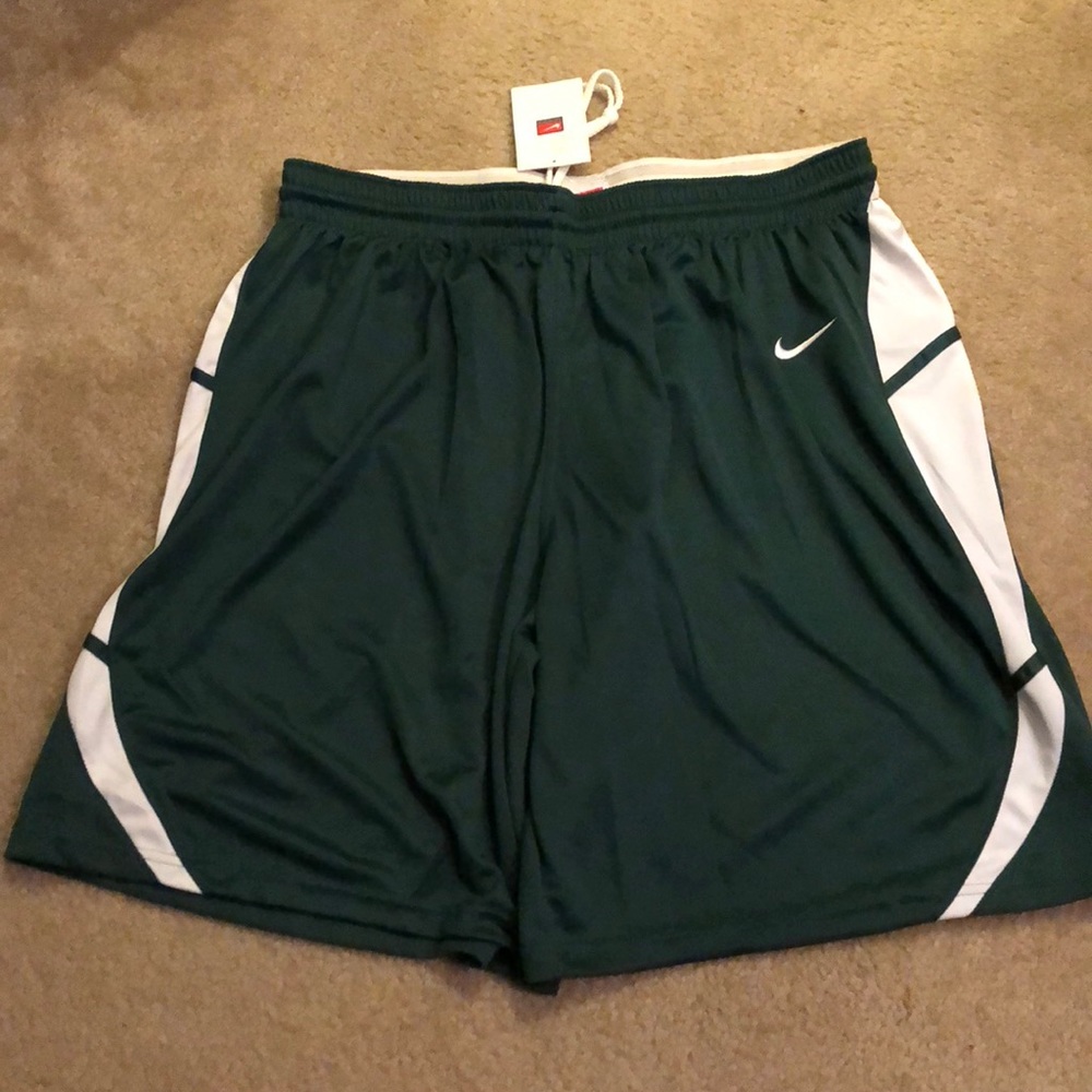 Nike Women’s Basketball Shorts NWT XL(16-18)